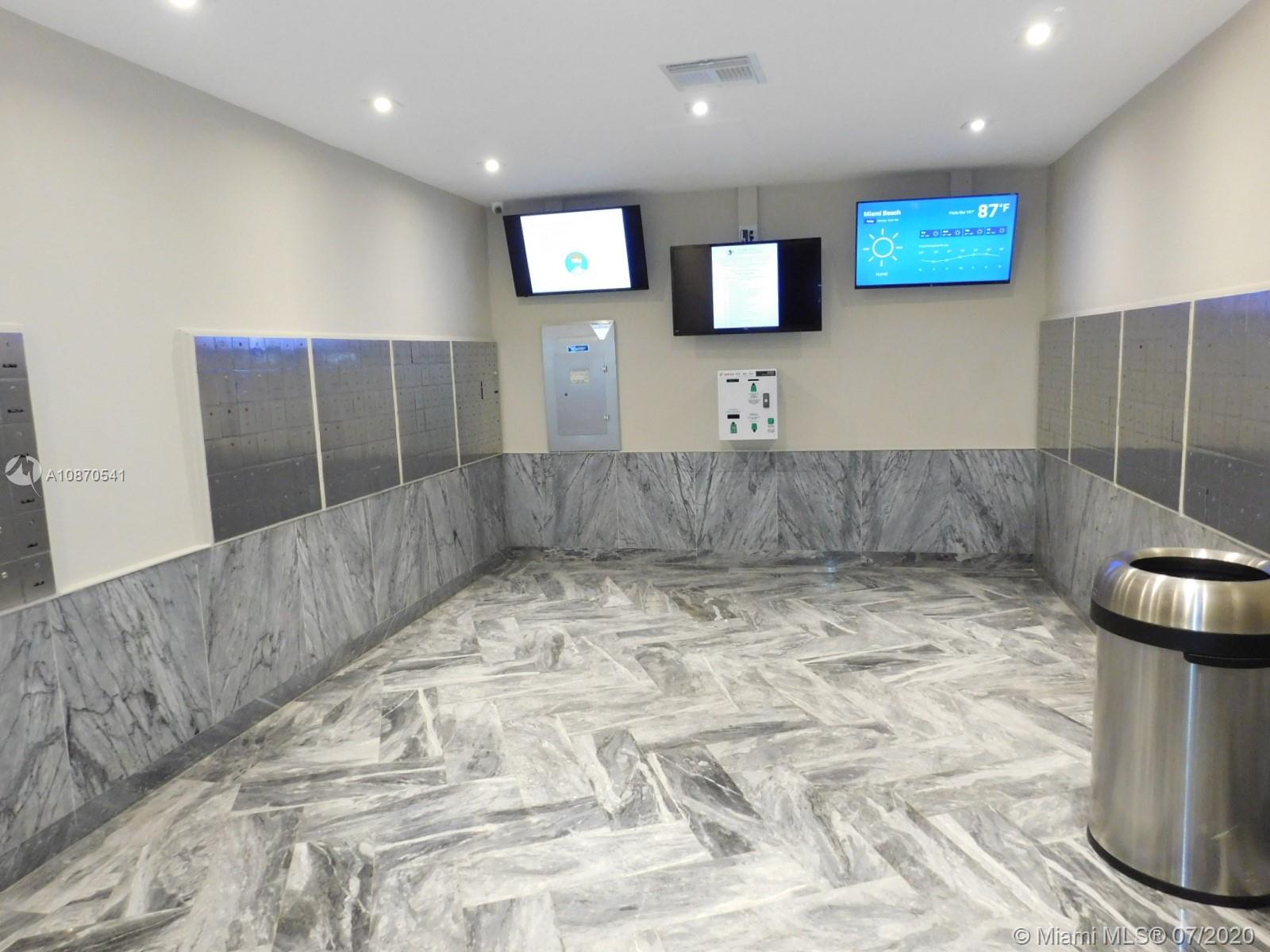 THE CARRIAGE HOUSE CONDO - Residential