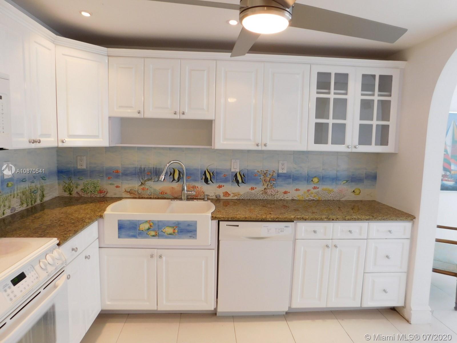 THE CARRIAGE HOUSE CONDO - Residential