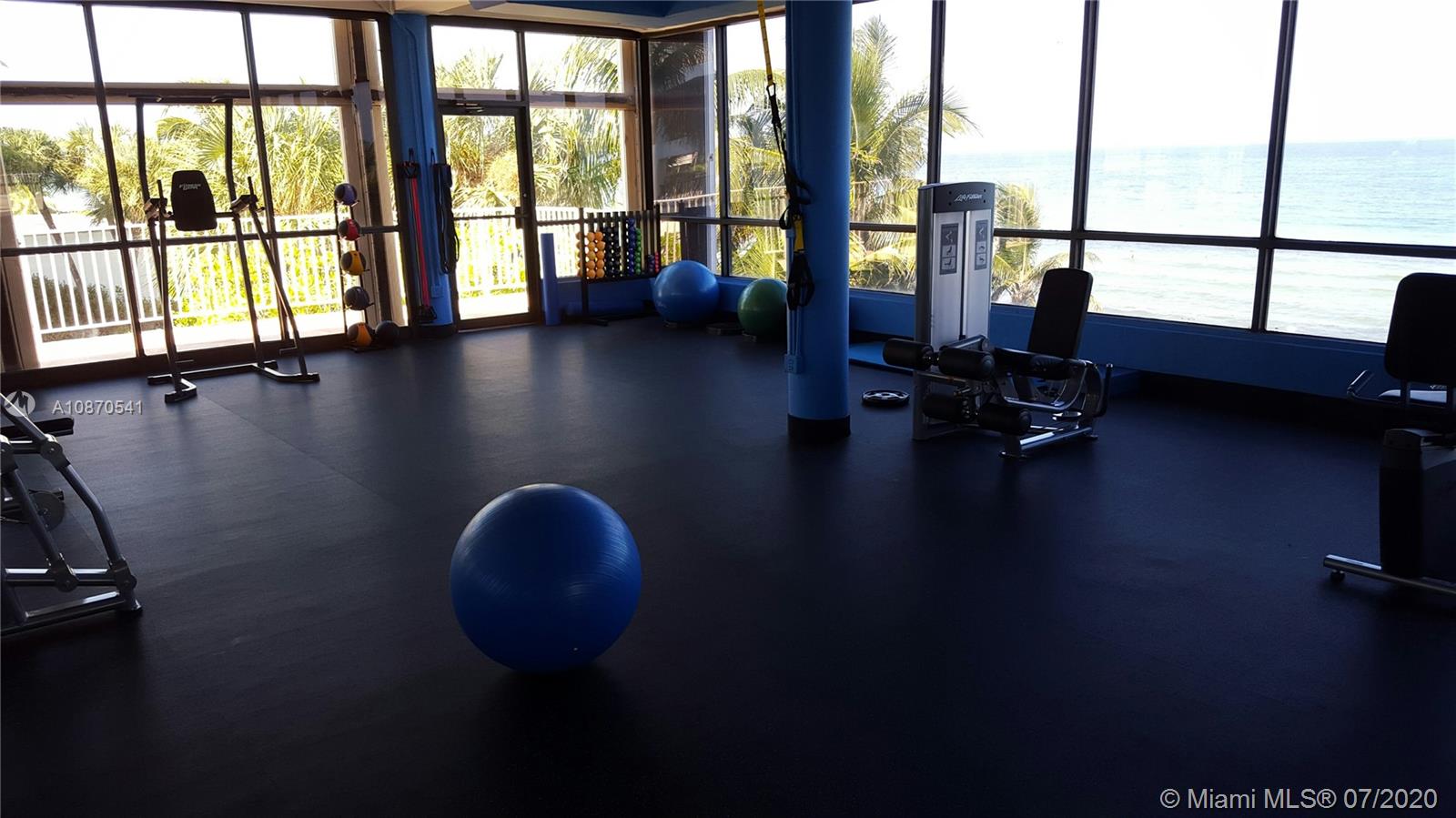 THE CARRIAGE HOUSE CONDO - Residential