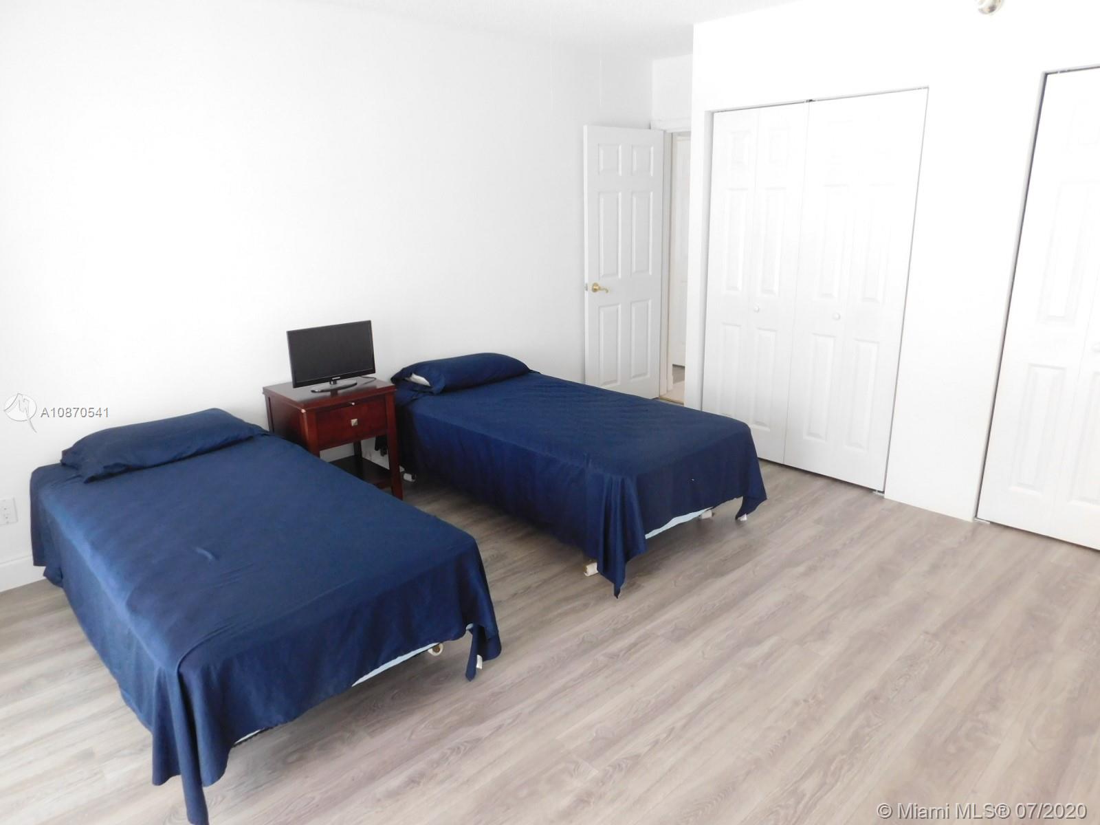 THE CARRIAGE HOUSE CONDO - Residential