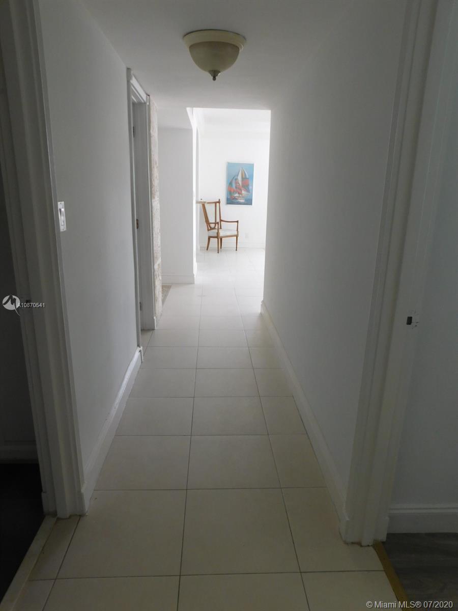 THE CARRIAGE HOUSE CONDO - Residential