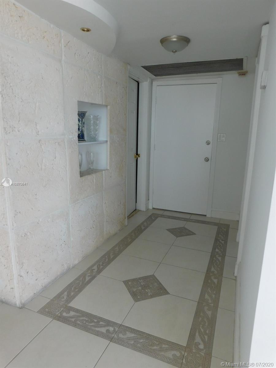 THE CARRIAGE HOUSE CONDO - Residential