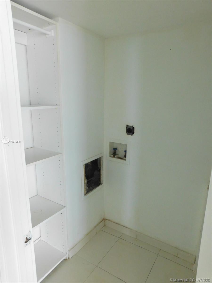 THE CARRIAGE HOUSE CONDO - Residential