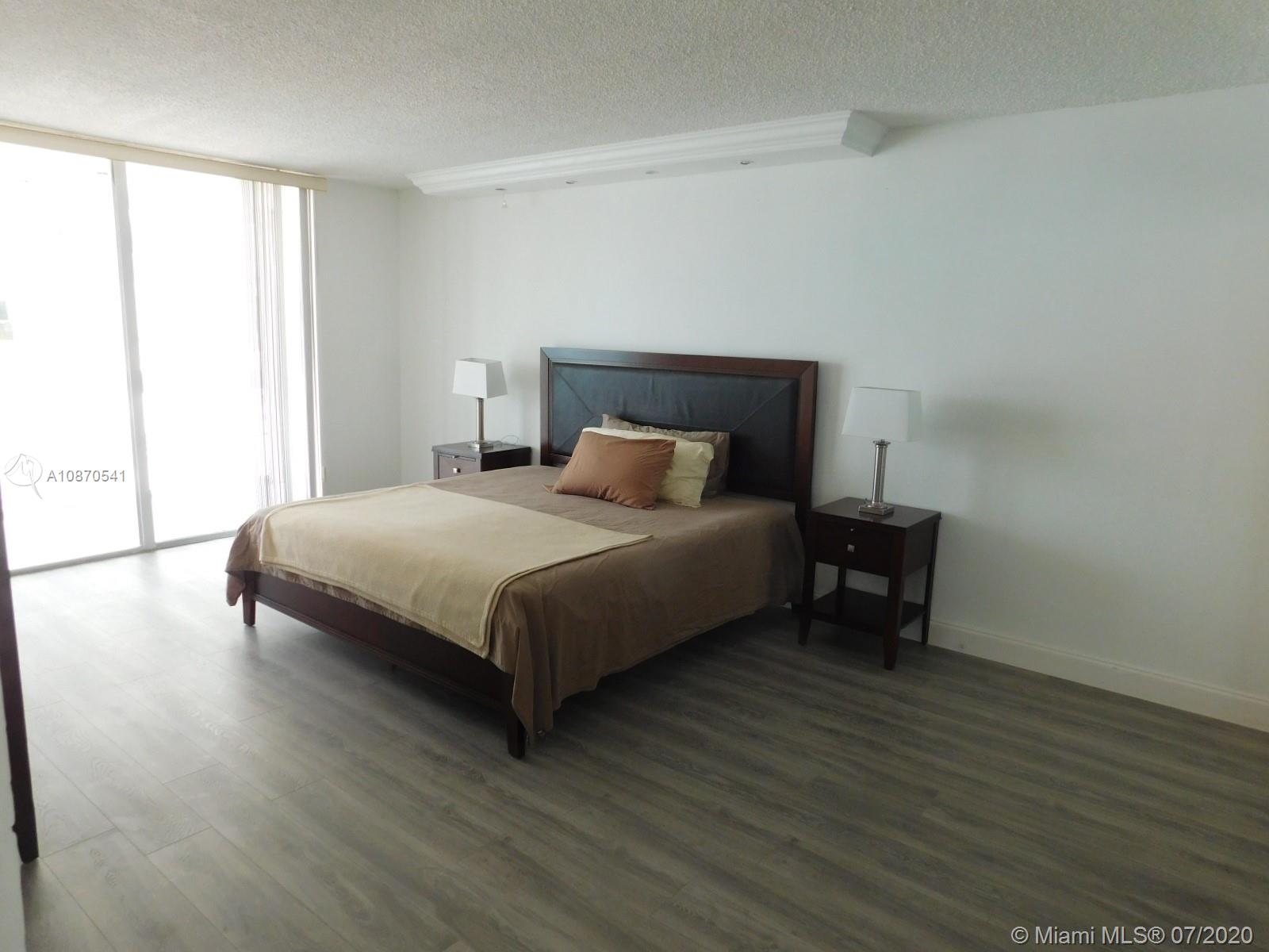 THE CARRIAGE HOUSE CONDO - Residential