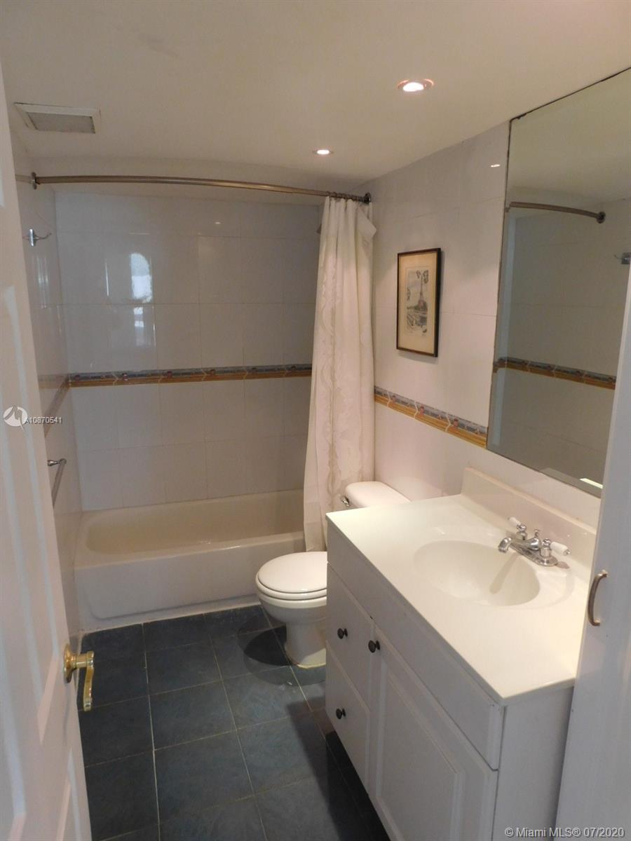 THE CARRIAGE HOUSE CONDO - Residential