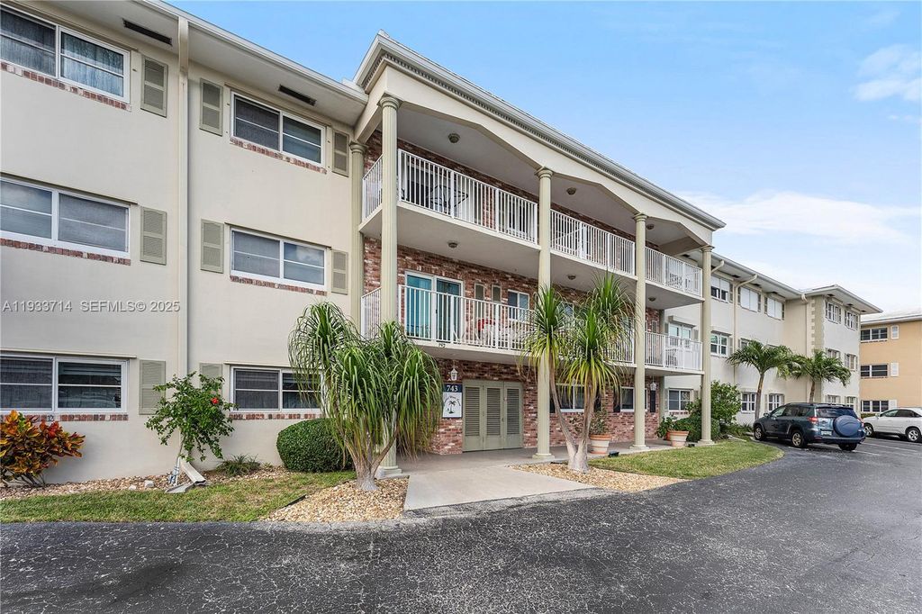 Photo of 743 N Riverside Dr #5C, Pompano Beach, FL 33062 (MLS # A11933714)