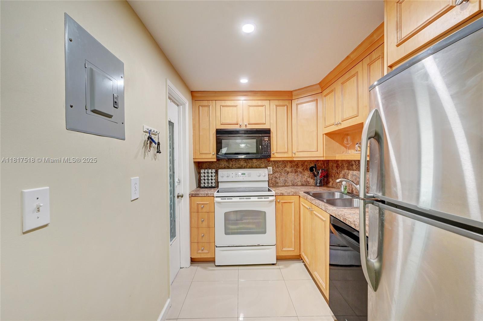 DEERFIELD BEACH GARDENS C - Residential Lease