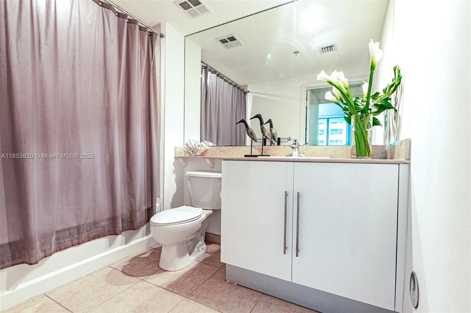 Miami, Florida 33131, United States, 1 Bedroom Bedrooms, ,1 BathroomBathrooms,Residential,Active,186522