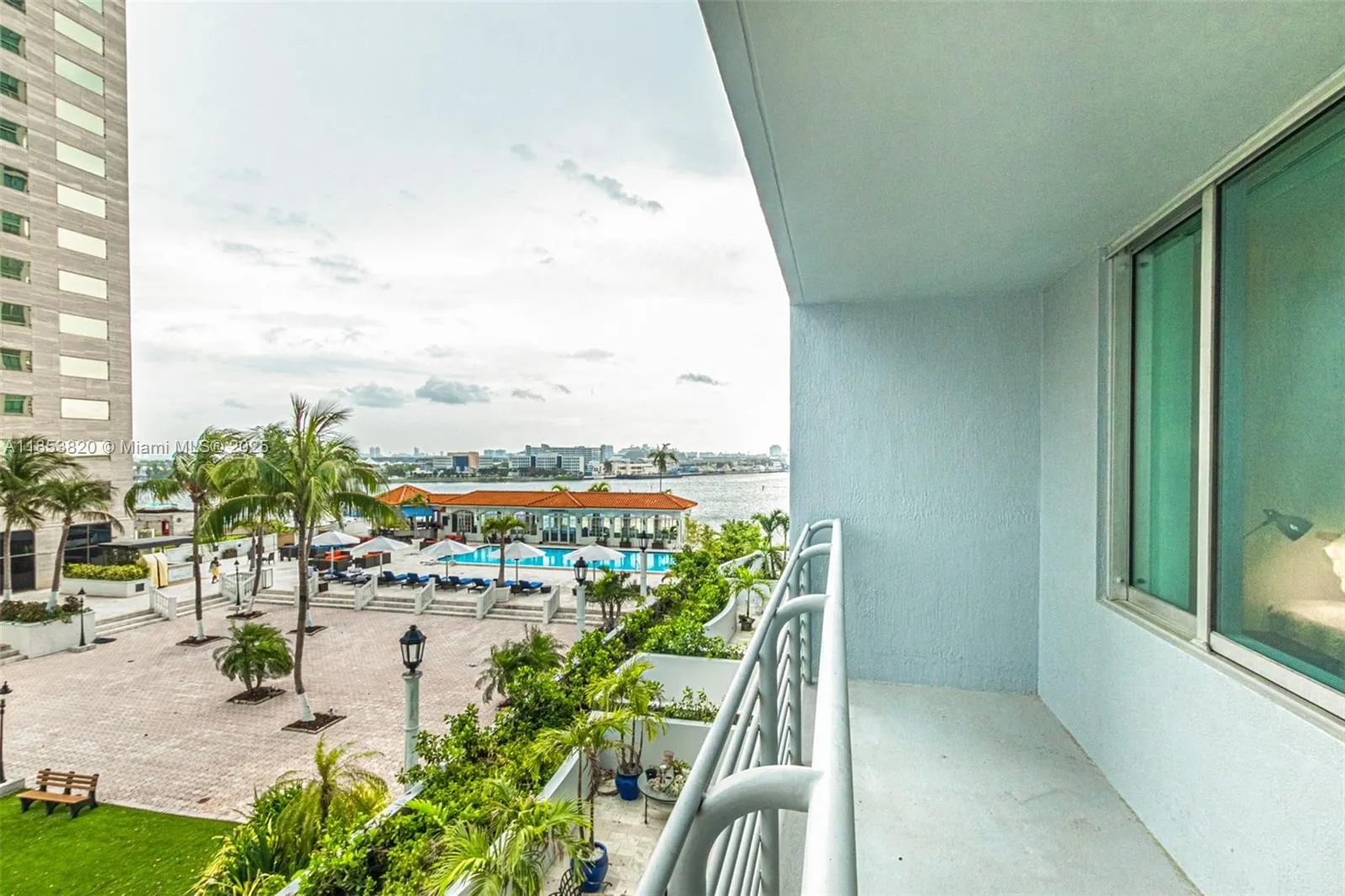 Miami, Florida 33131, United States, 1 Bedroom Bedrooms, ,1 BathroomBathrooms,Residential,Active,186522