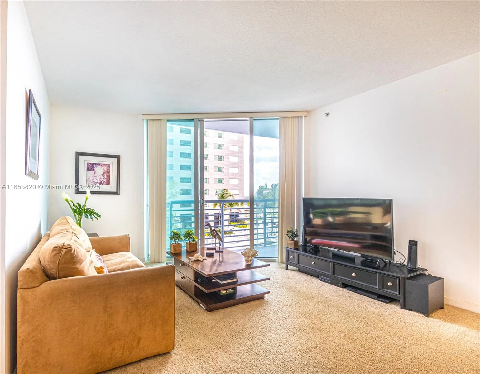 Miami, Florida 33131, United States, 1 Bedroom Bedrooms, ,1 BathroomBathrooms,Residential,Active,186522