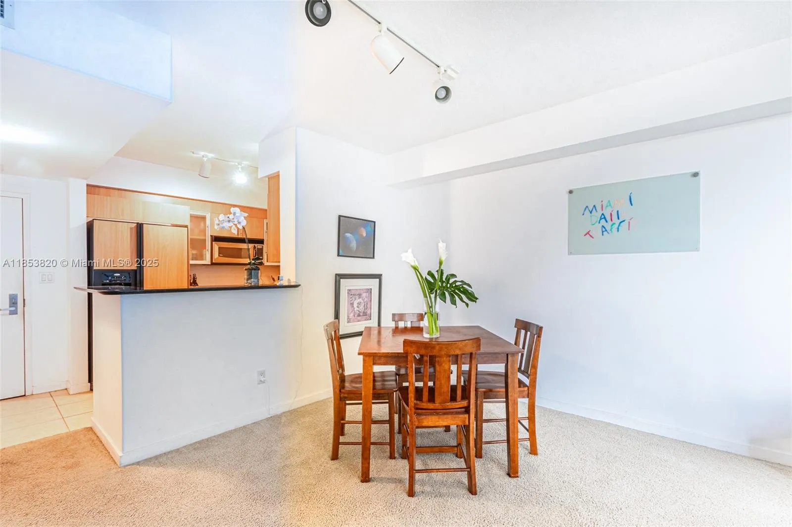 Miami, Florida 33131, United States, 1 Bedroom Bedrooms, ,1 BathroomBathrooms,Residential,Active,186522