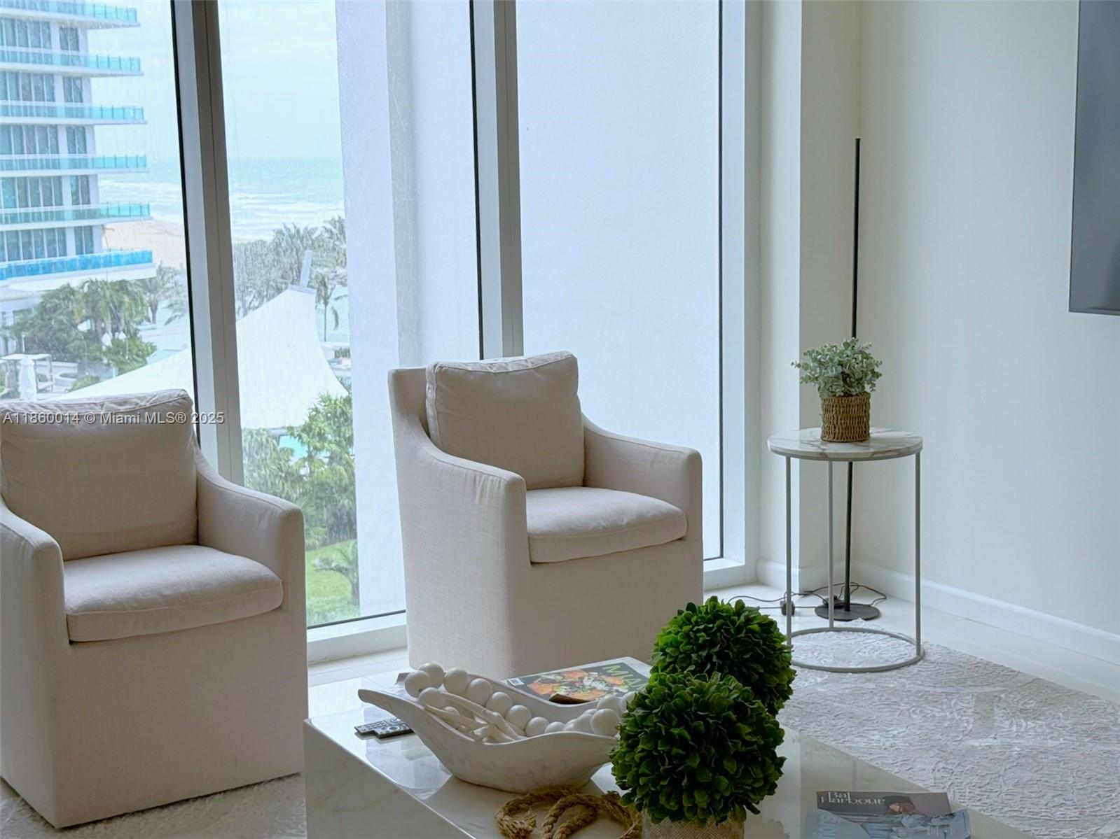 10275 Collins Ave 606