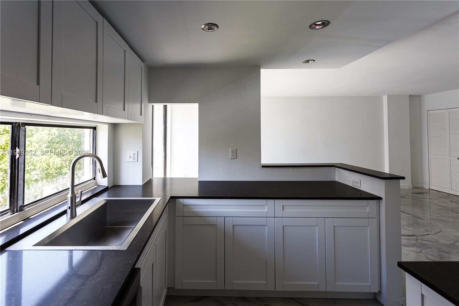 PLAZA OF AMERICAS CONDO P - Residential