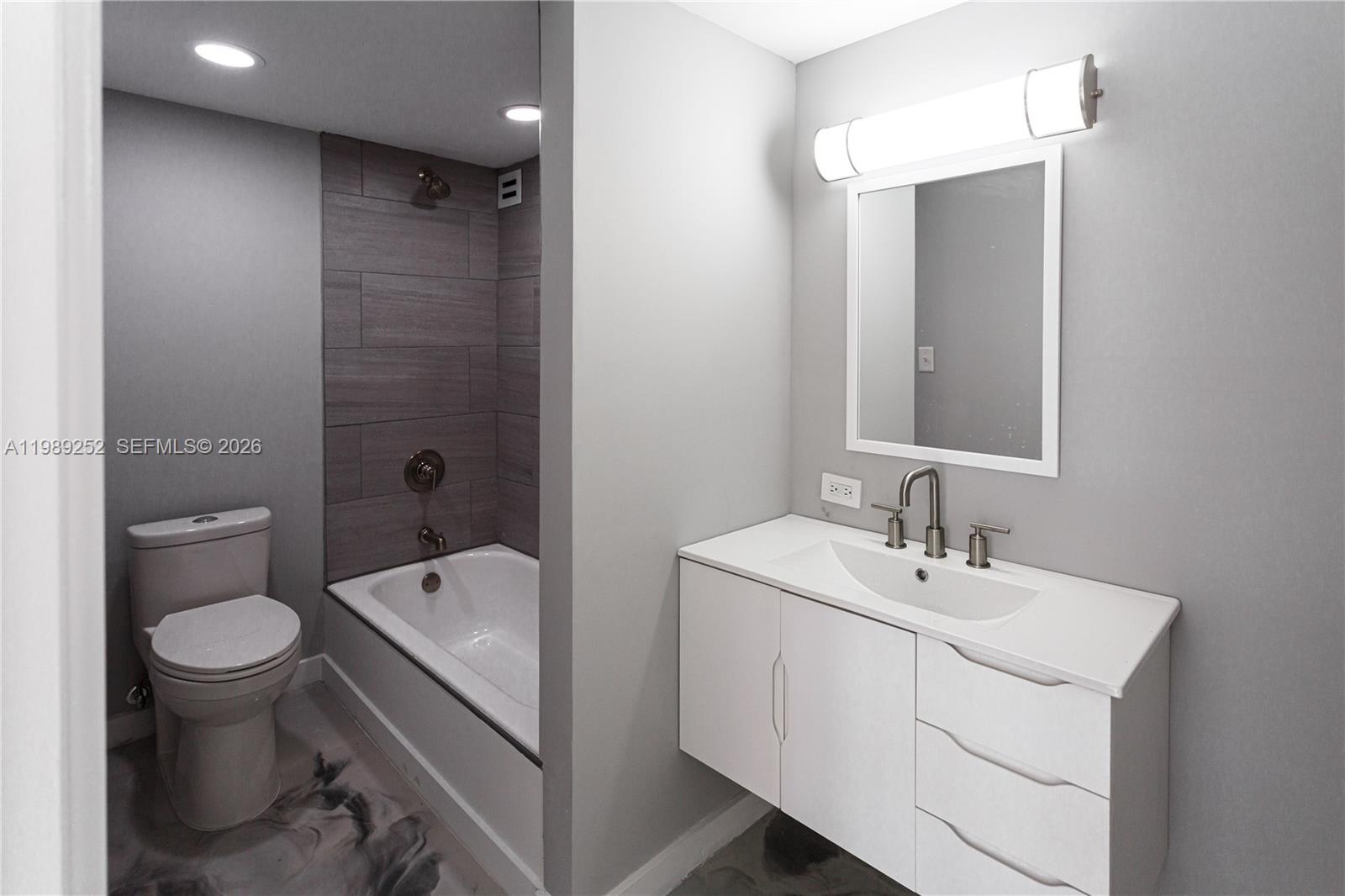 PLAZA OF AMERICAS CONDO P - Residential