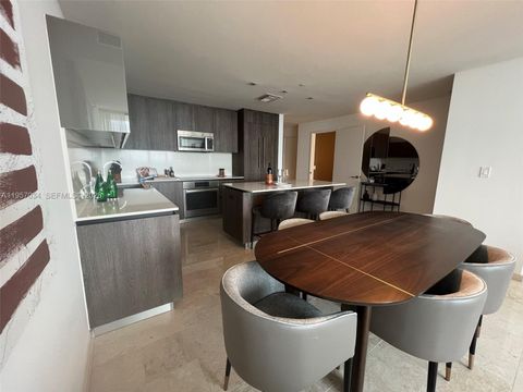 88 SW 7th St 2404 Miami FL 33131