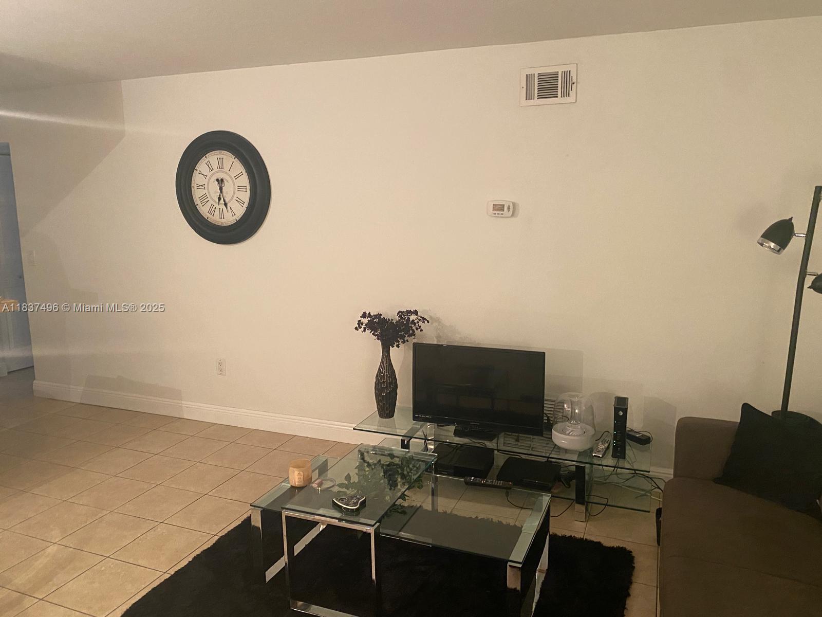 3242 Mary St S215