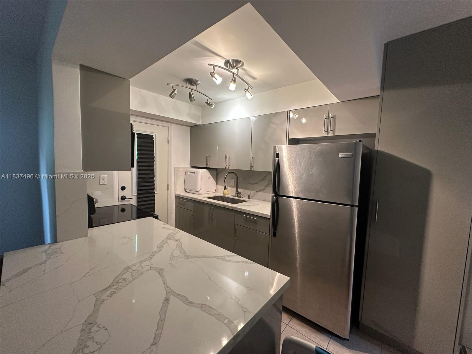3242 Mary St S215