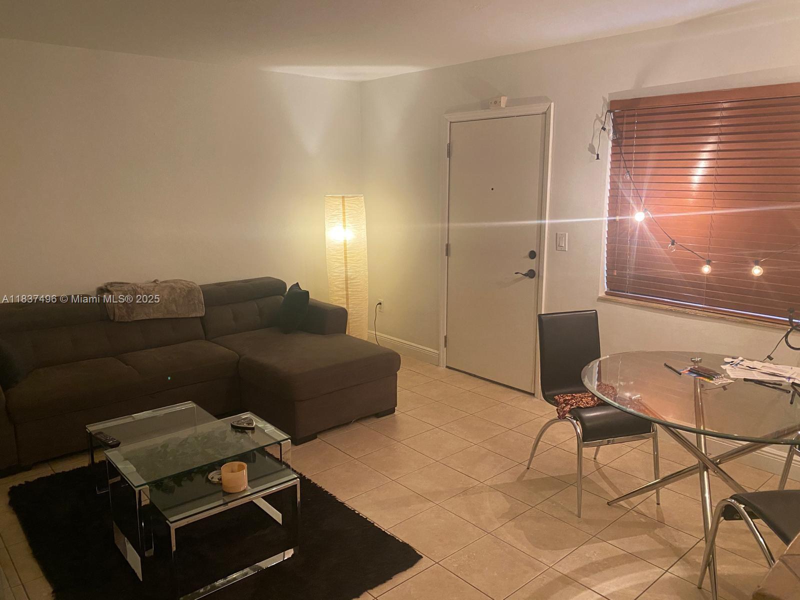 3242 Mary St S215