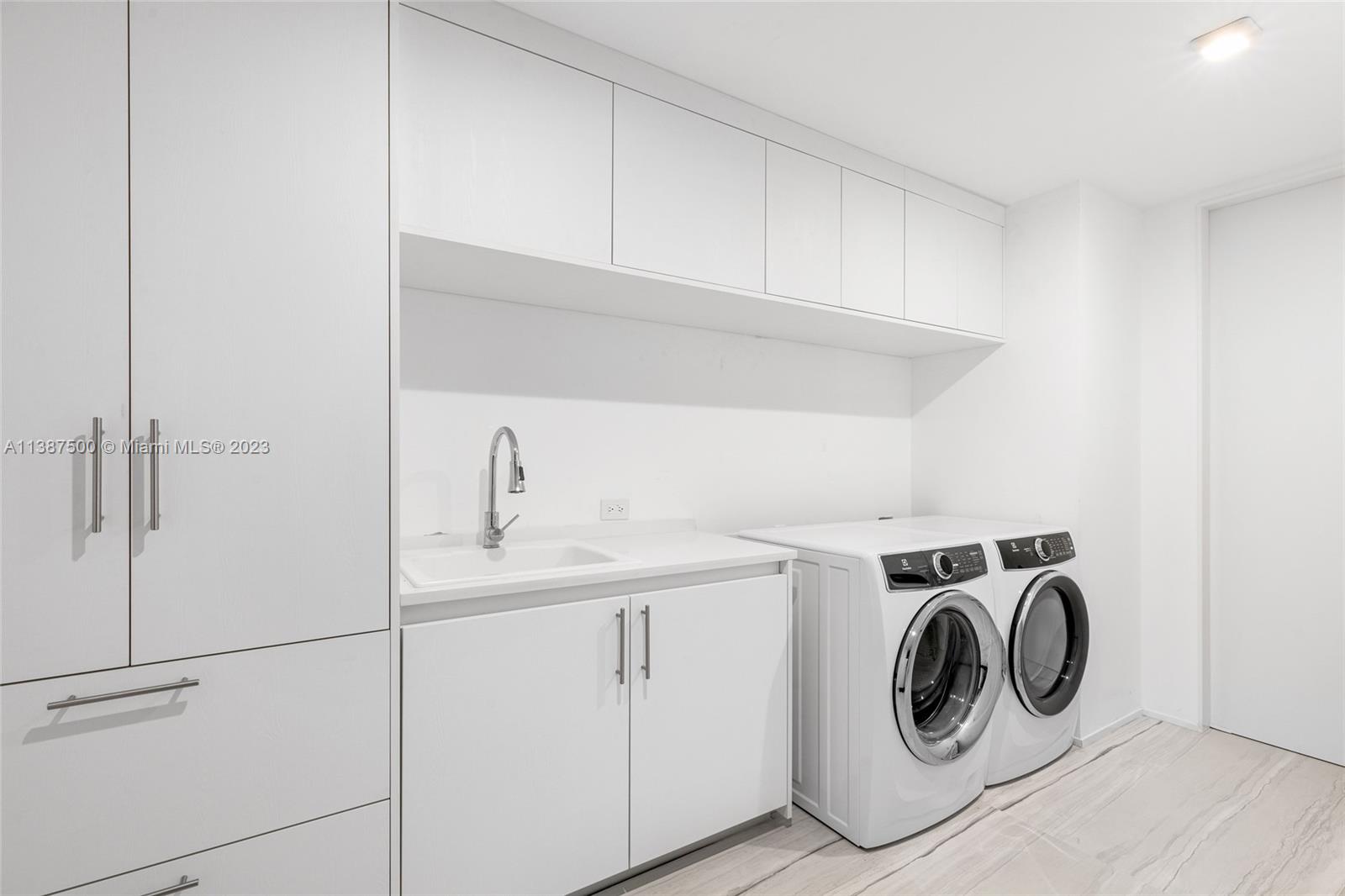 ONE THOUSAND MUSEUM CONDO - Residential