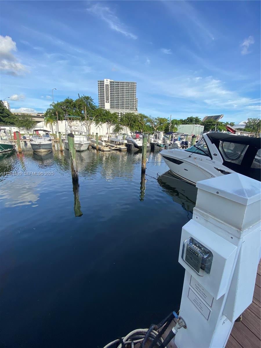 RIVER RUN YACHT CLUB COND. - Land