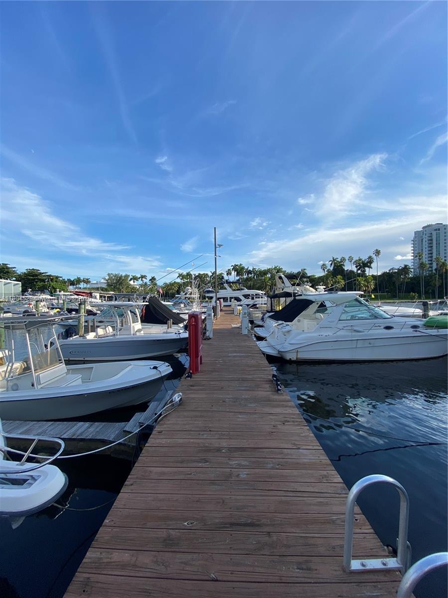 RIVER RUN YACHT CLUB COND. - Land