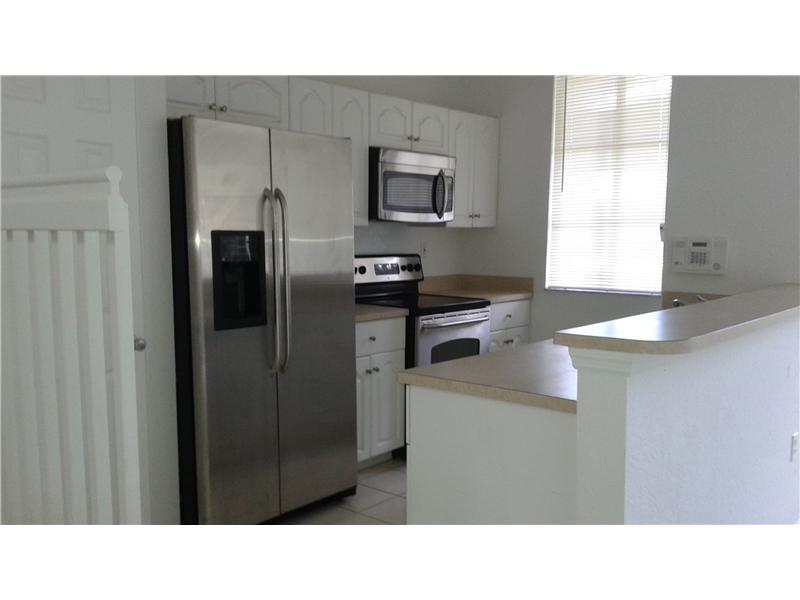 Great 2 stories townhouse, great amenities, water view, it is newer construction, 1 bedroom is in the lower floor, brand new carpet throughout. 2 month move in with ok credit.