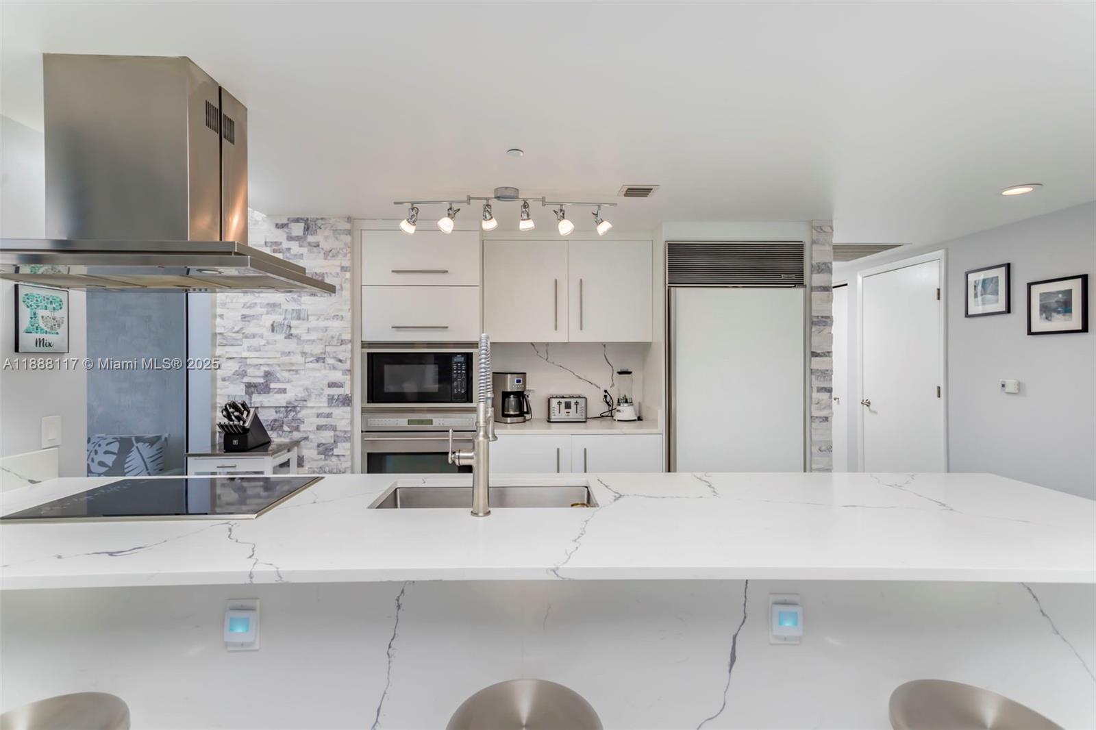 ICON BRICKELL CONDO NO 3 - Residential