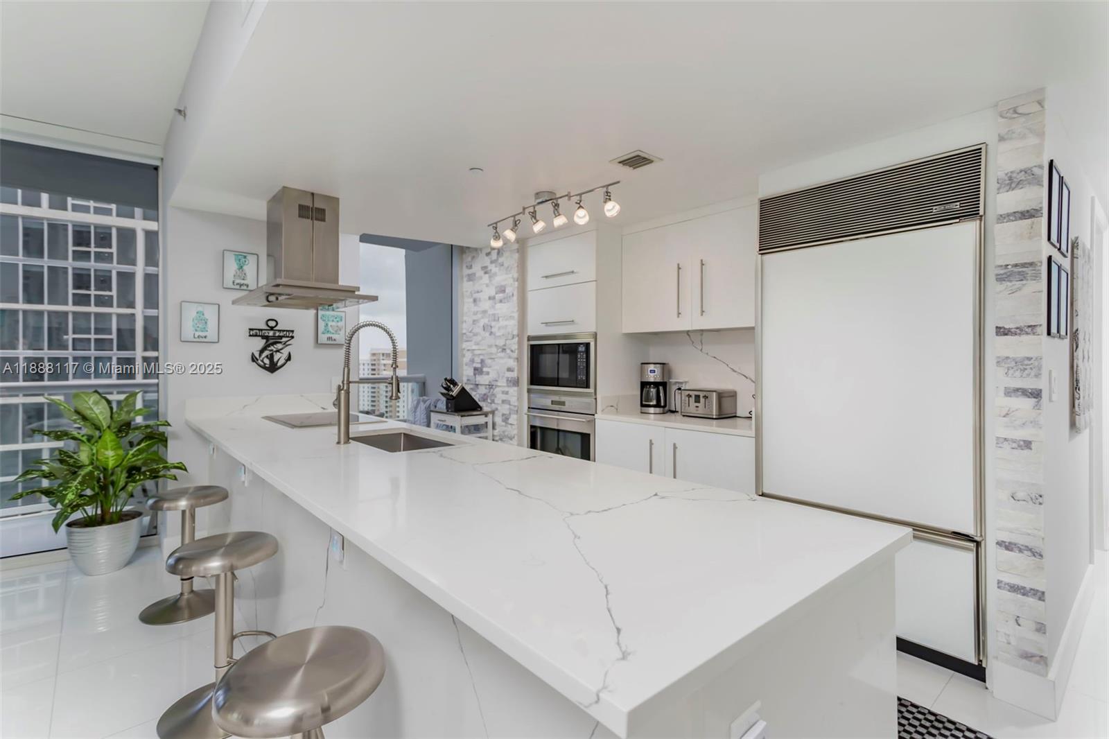 ICON BRICKELL CONDO NO 3 - Residential