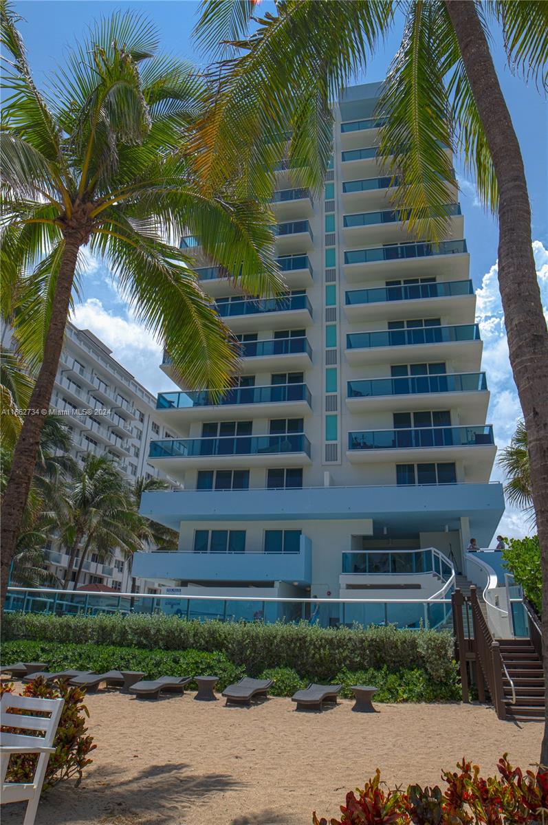 Excellent apartment at Surfside location, oceanfront complete furnished, very close Bal Harbour Shopping Center,Publix and many gourment restaurant, this area has many amenities for seasonal lease