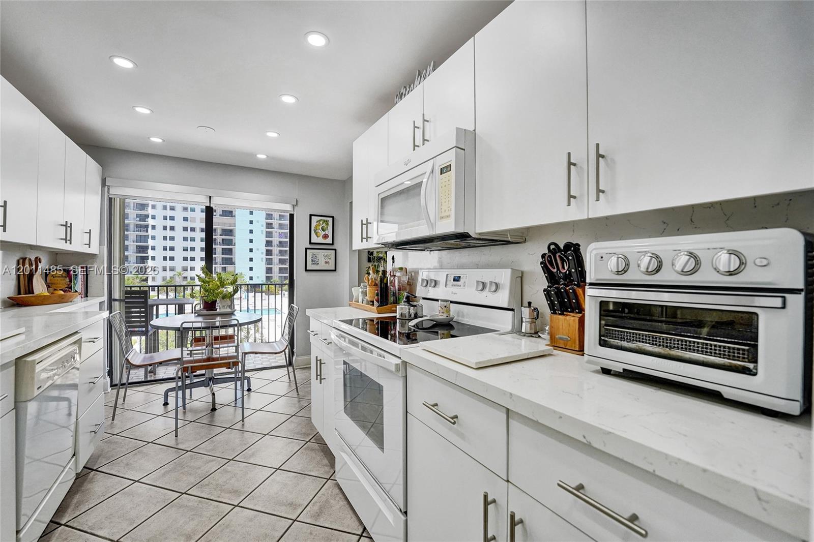 SUMMIT CONDO - Residential