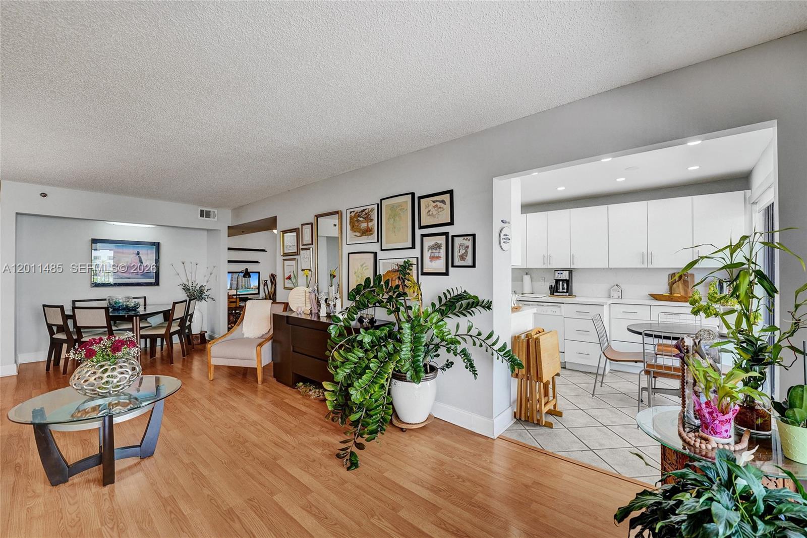 SUMMIT CONDO - Residential