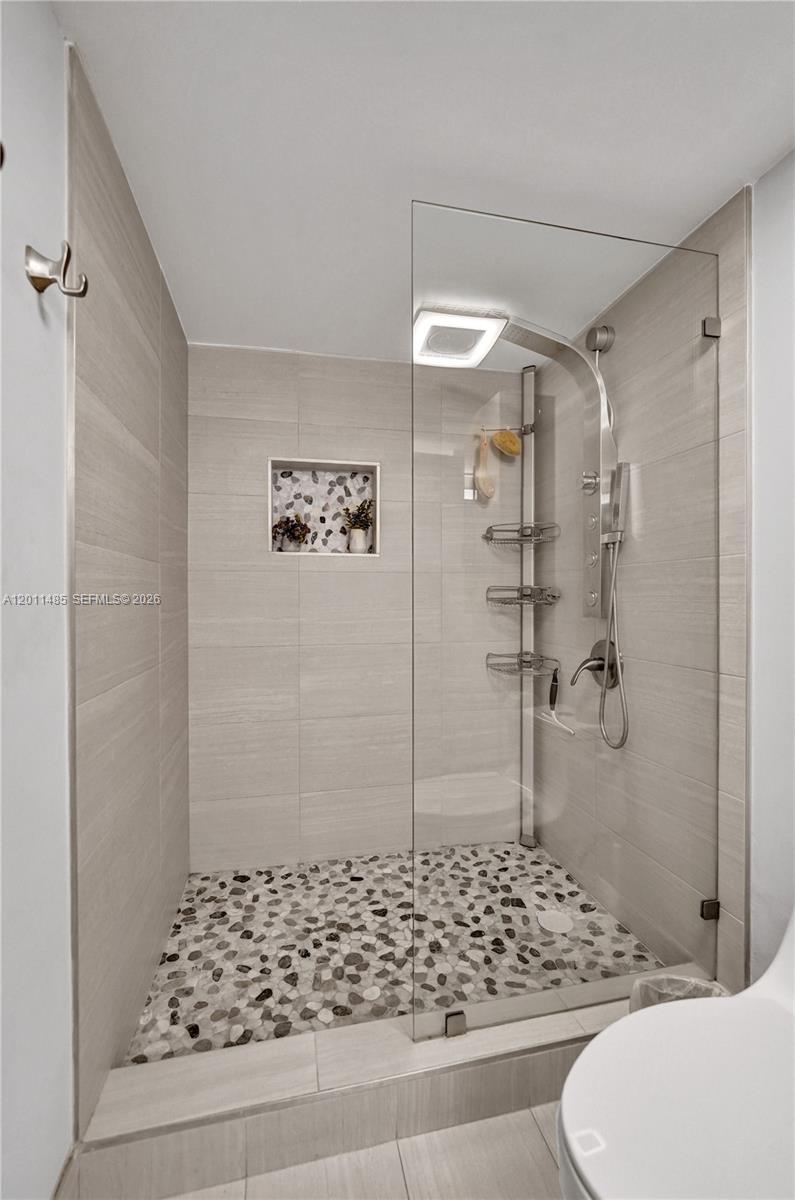 SUMMIT CONDO - Residential