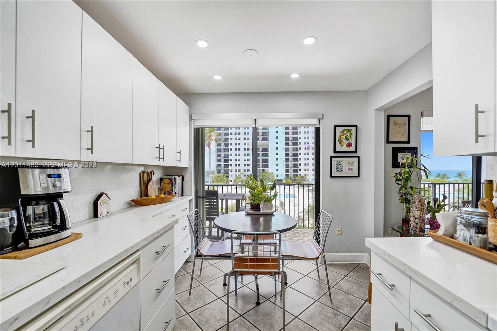 SUMMIT CONDO - Residential