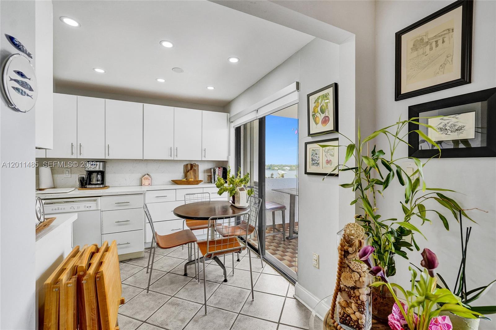 SUMMIT CONDO - Residential