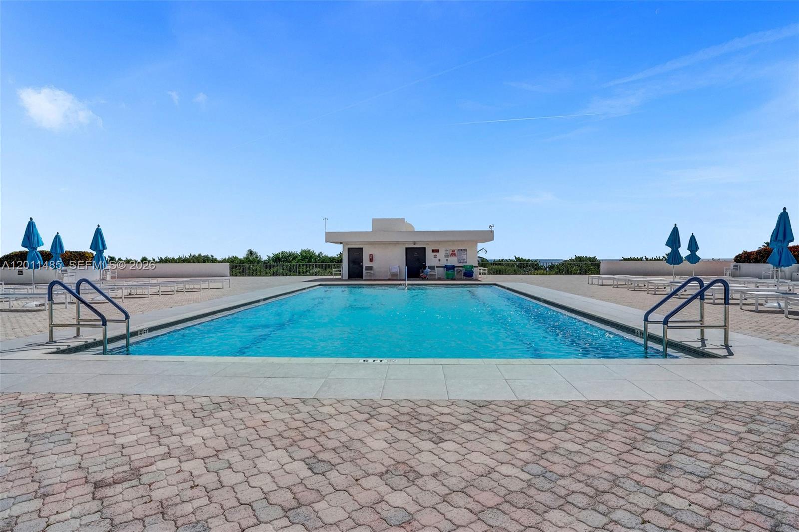 SUMMIT CONDO - Residential