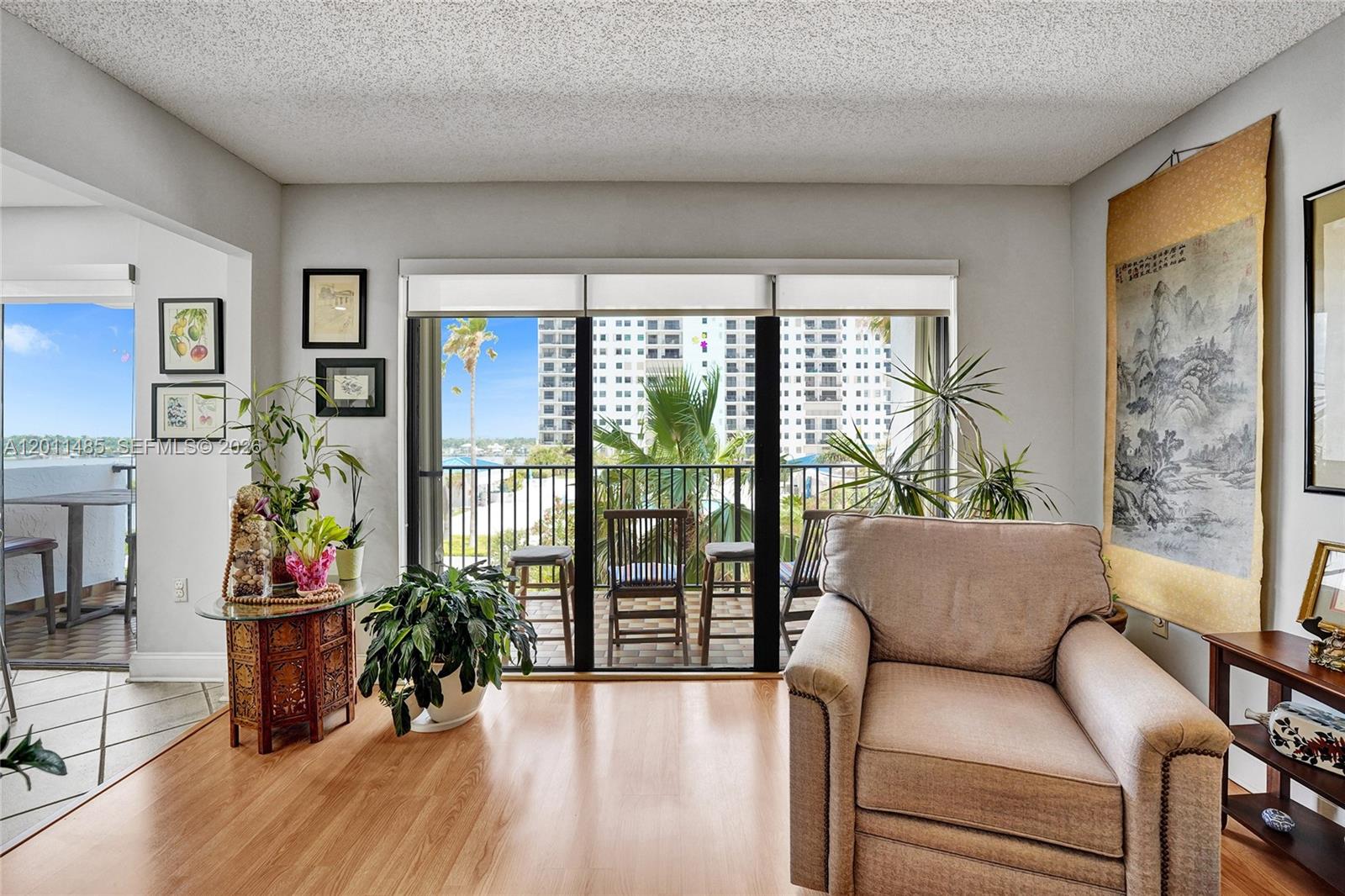 SUMMIT CONDO - Residential