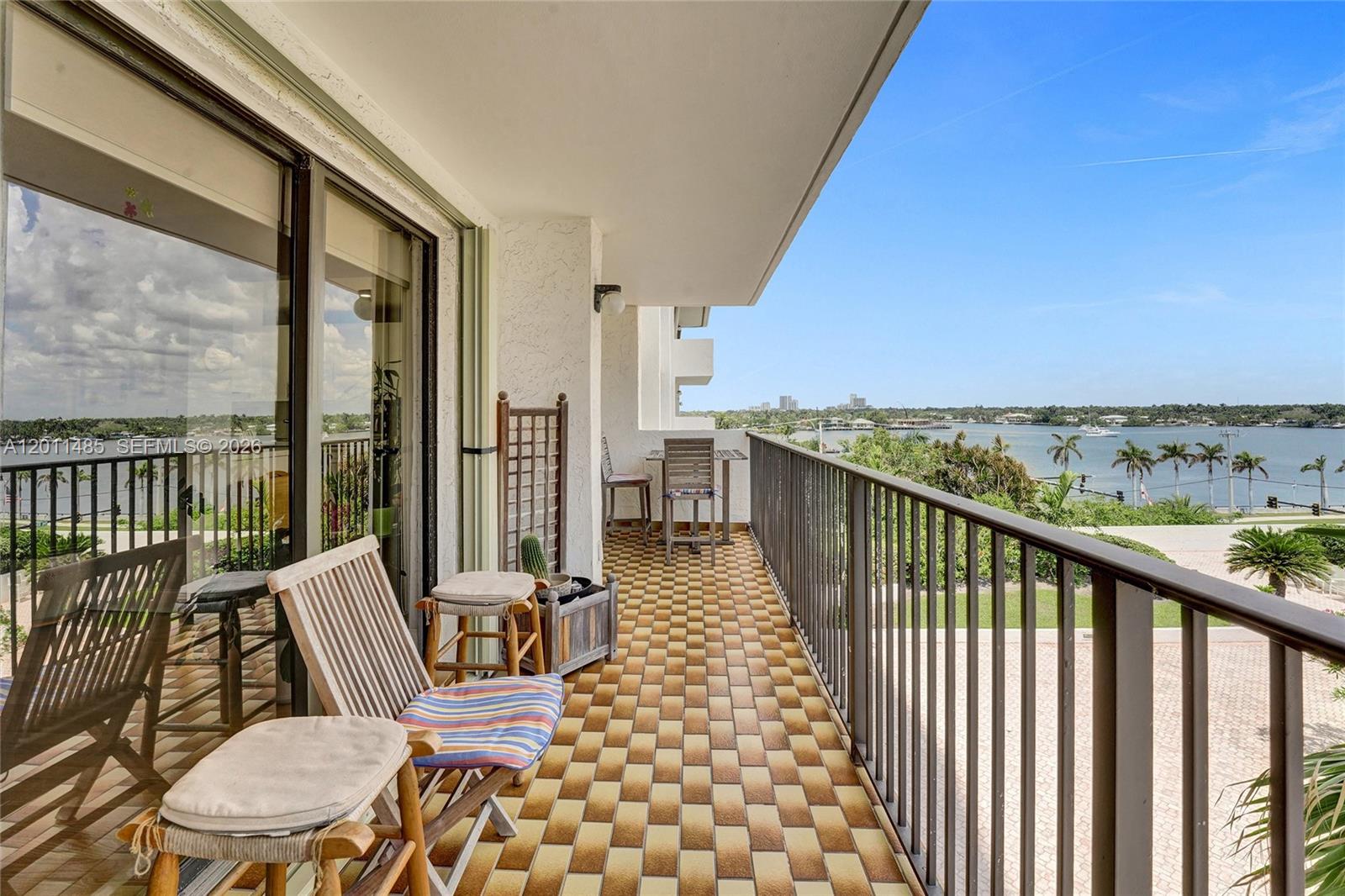 SUMMIT CONDO - Residential
