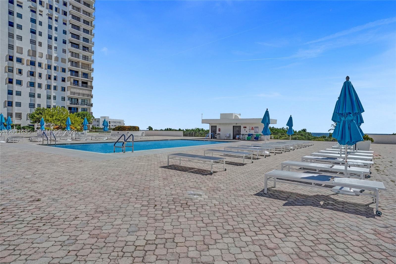 SUMMIT CONDO - Residential