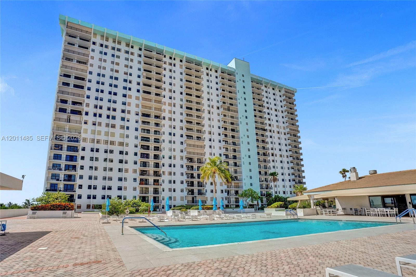 SUMMIT CONDO - Residential