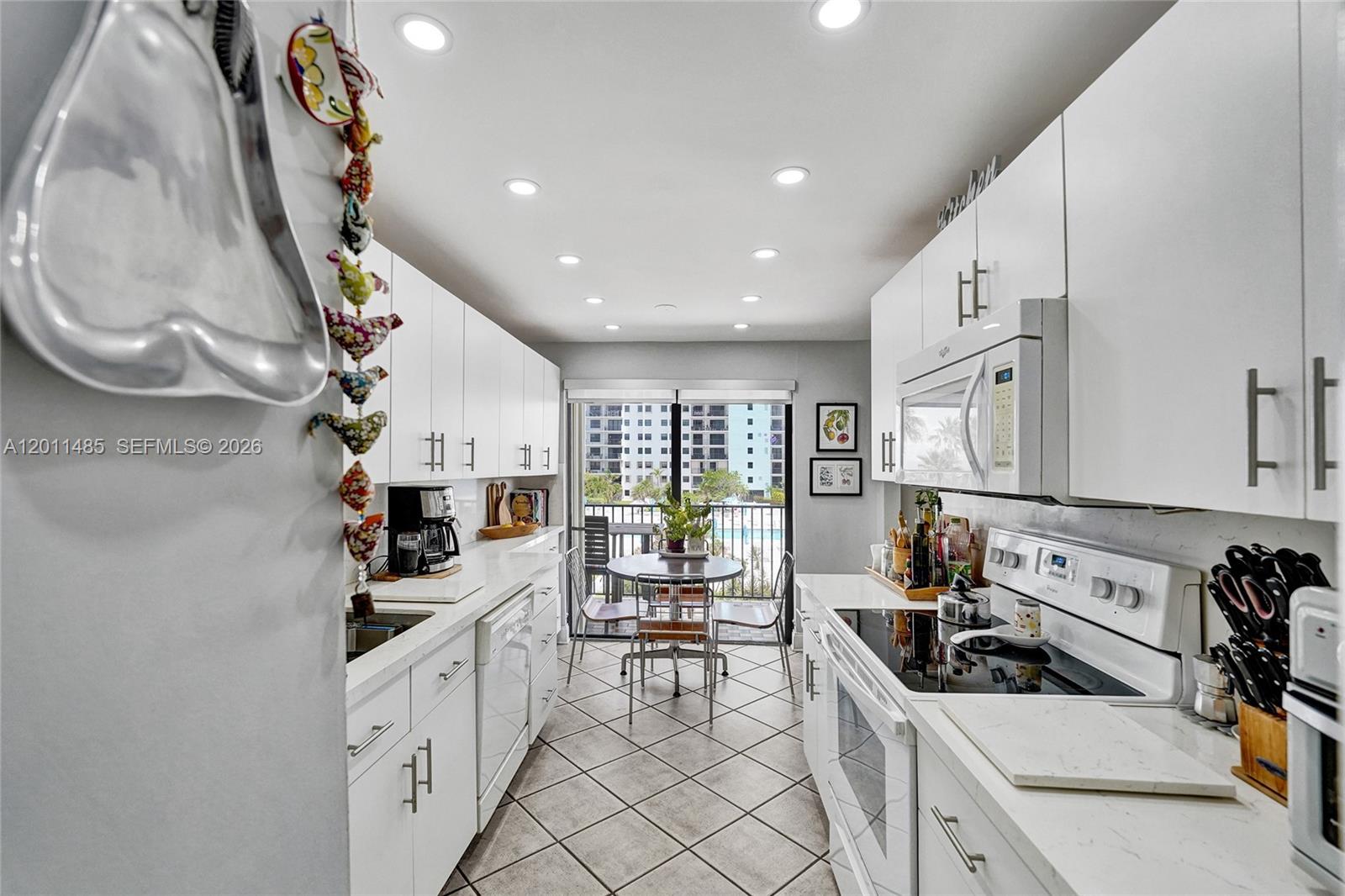 SUMMIT CONDO - Residential