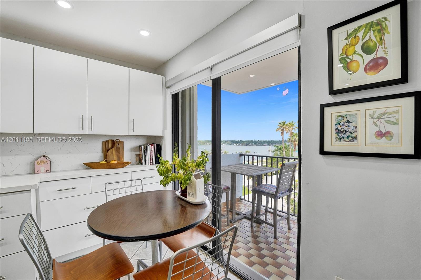 SUMMIT CONDO - Residential