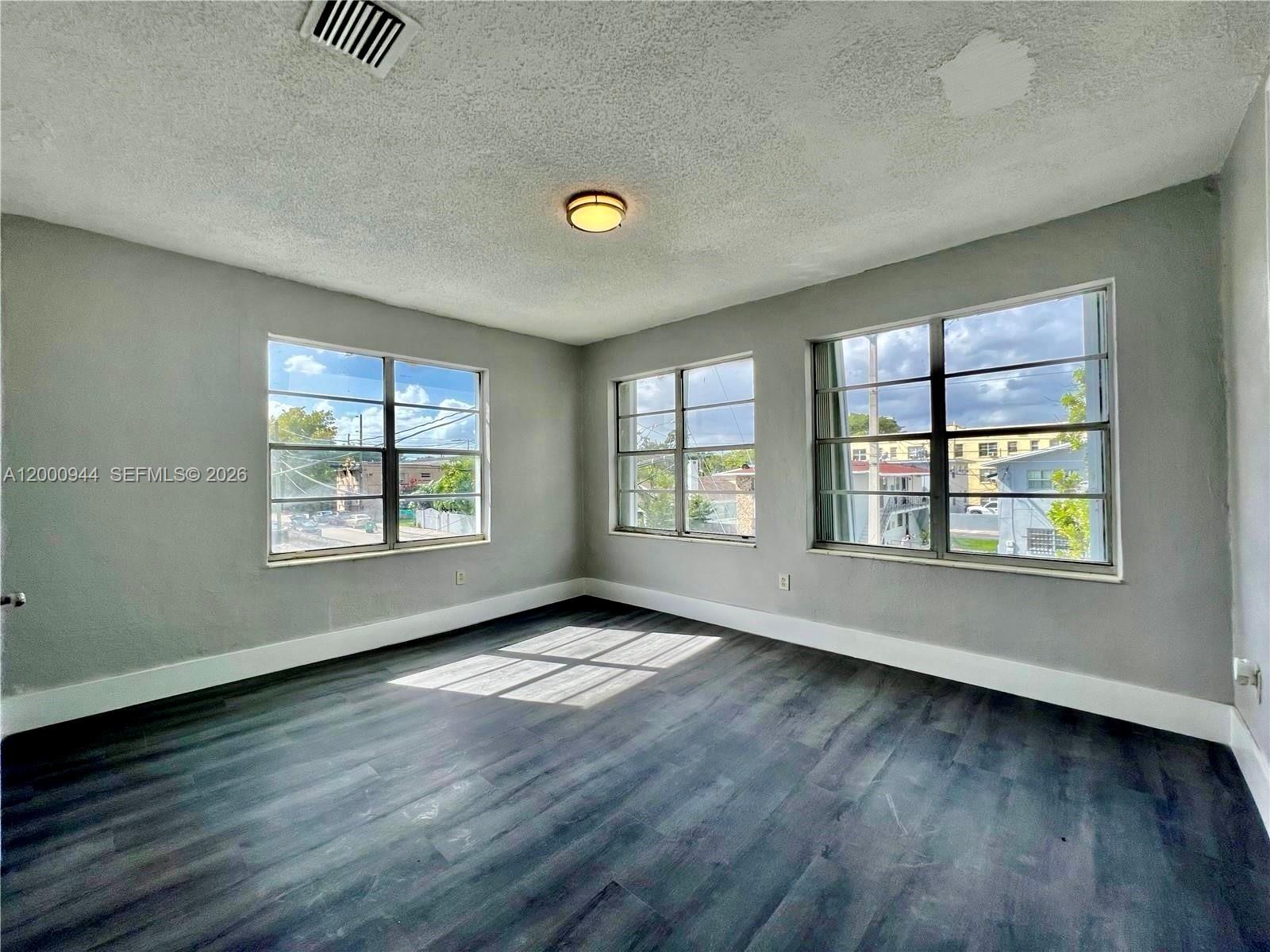 LAWRENCE ESTATE EAST ADDN - Residential Lease