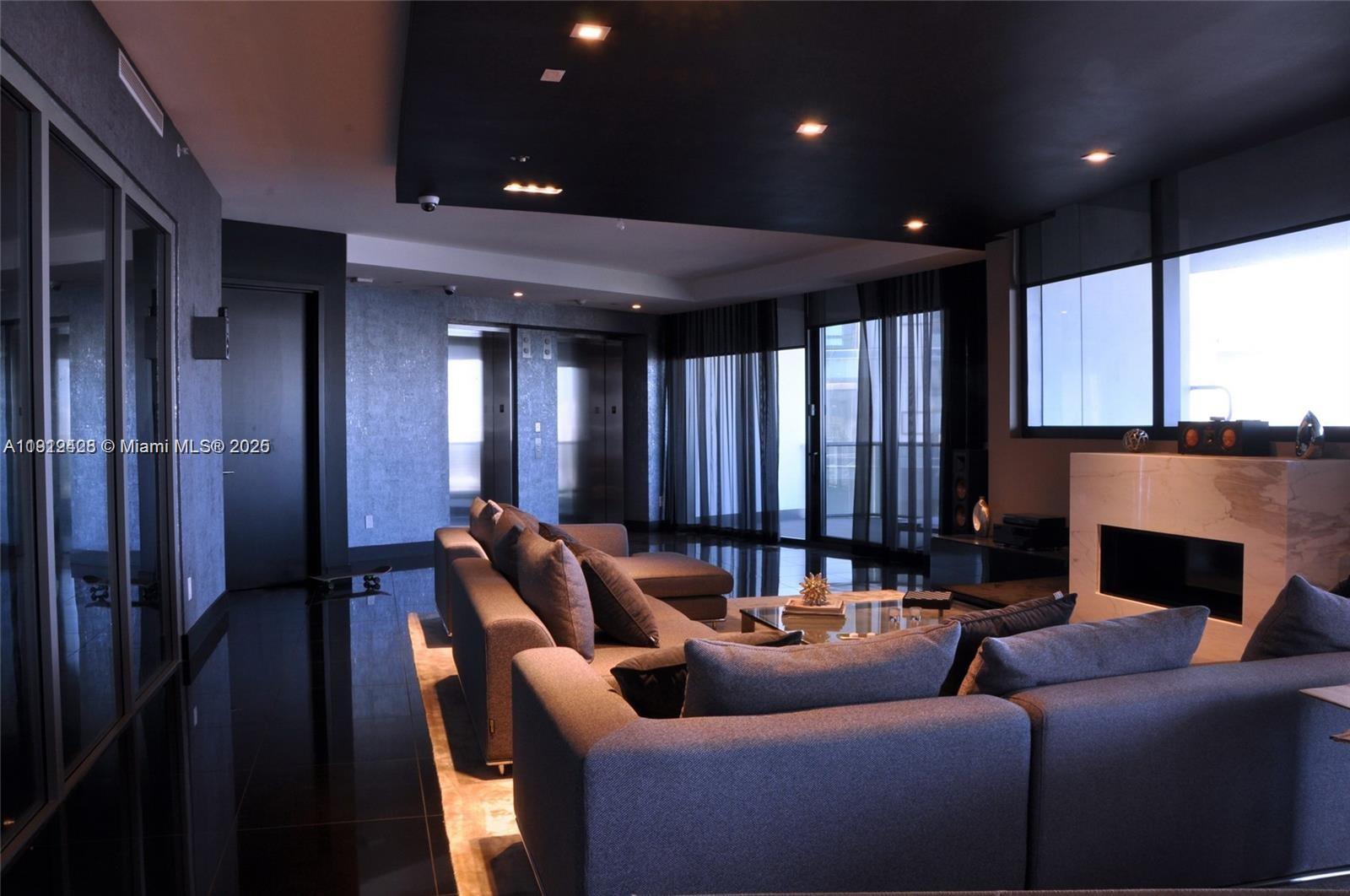 18555 COLLINS AVENUE COND - Residential