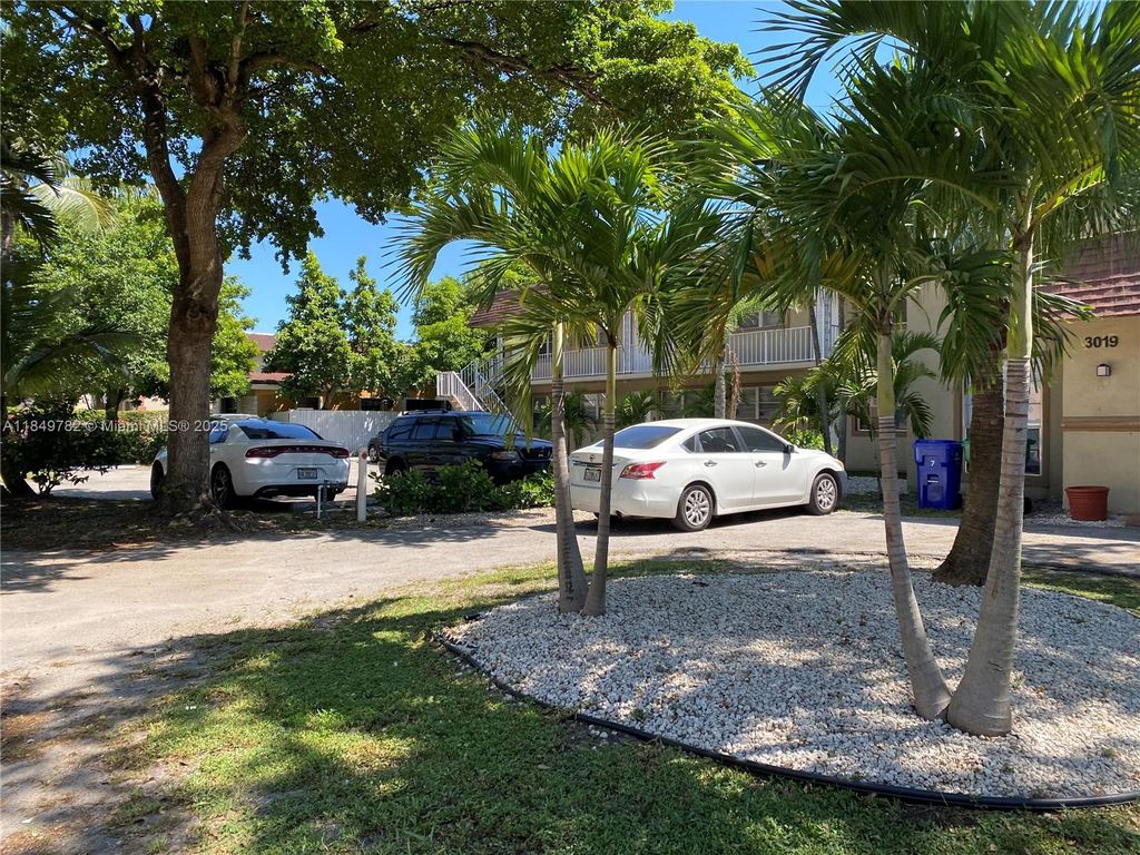 Photo of 3019 SW 68th Ter #7, Miramar, FL 33023 (MLS # A11849782)