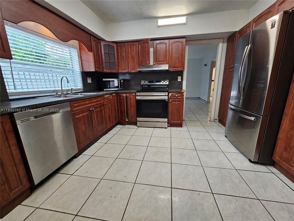 Photo of 3019 SW 68th Ter #7, Miramar, FL 33023 (MLS # A11849782)