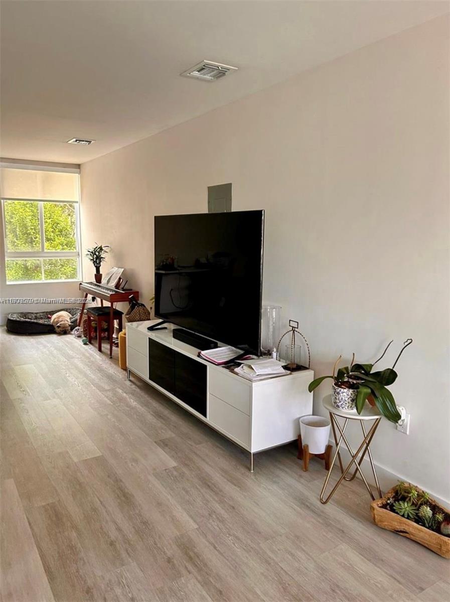 View photos, virtual tours, details... 2561 NE 193rd St 1201