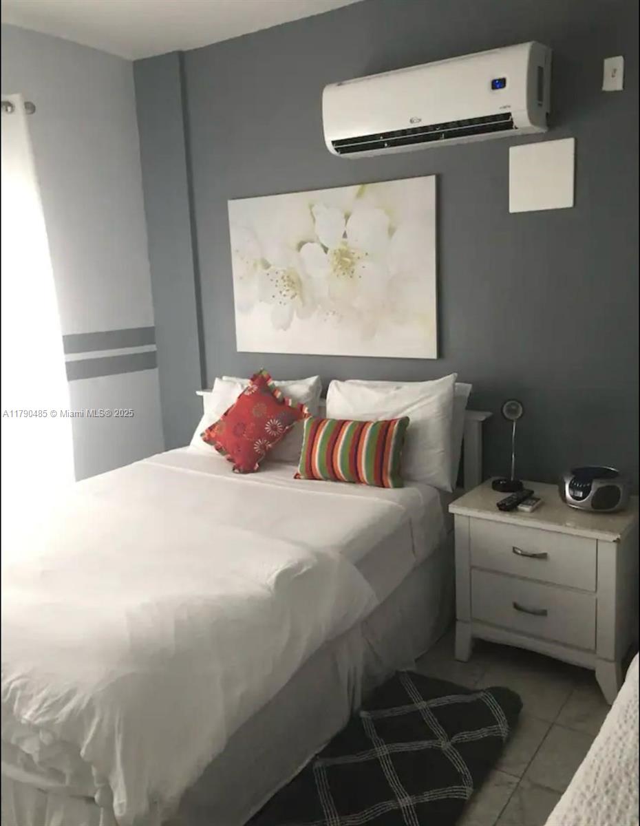 ROYAL SOUTH BEACH CONDO - Residential