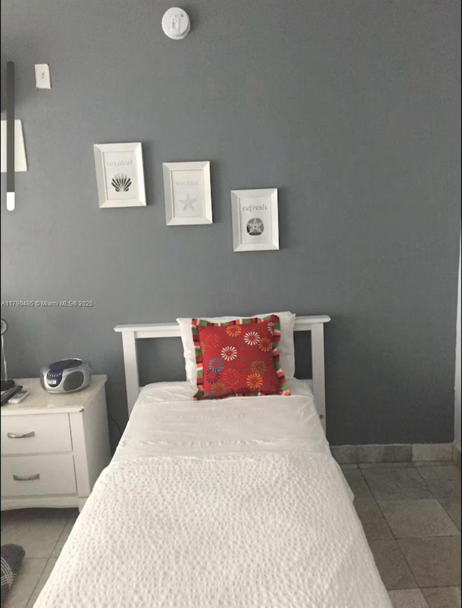 ROYAL SOUTH BEACH CONDO - Residential