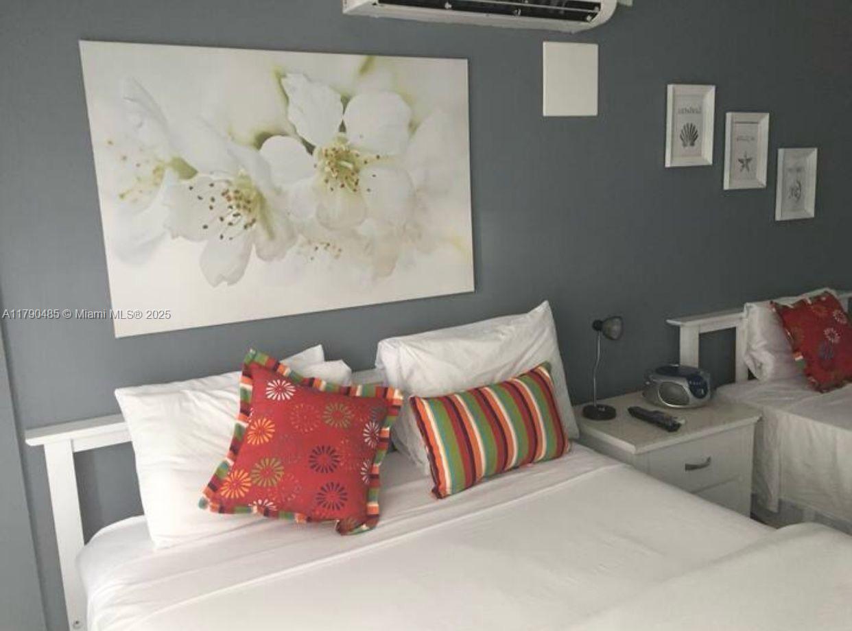 ROYAL SOUTH BEACH CONDO - Residential