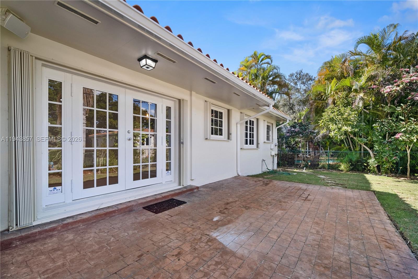 COCONUT GROVE SEC 1-CORAL - Residential Lease